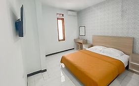 Ultima Syariah Cipanas Garut Mitra Reddoorz